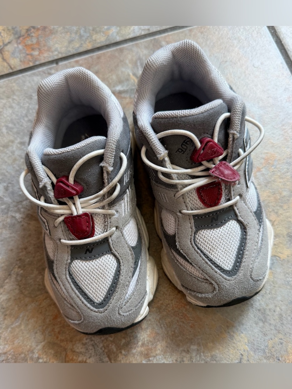 Kids Grey and White New Balance Sneakers w/ bungee laces size 9T